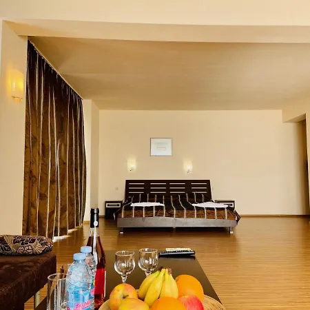 At The American's فندق