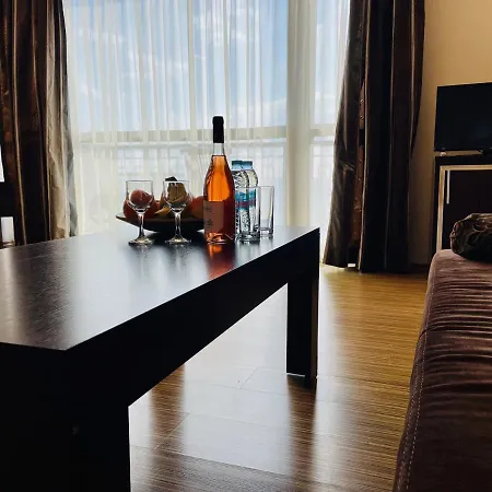 At The American's فندق