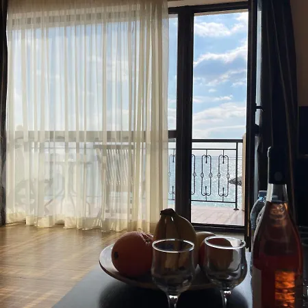 At The American's فندق 3*