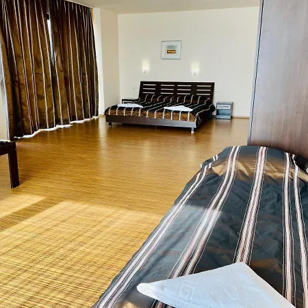 At The American's فندق 3*