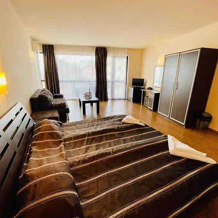 At The American's فندق بوموري