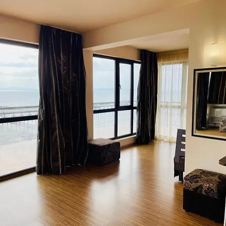 At The American's فندق 3*