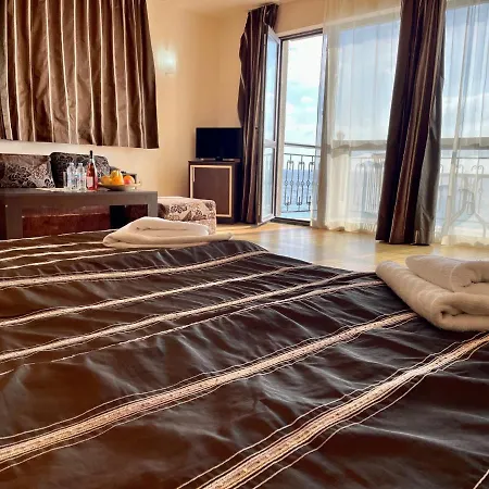 فندق At The American's