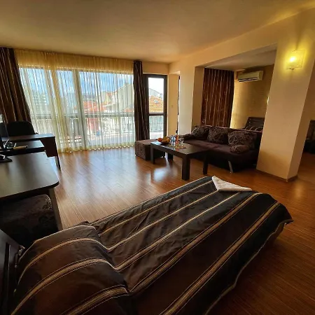 At The American's فندق