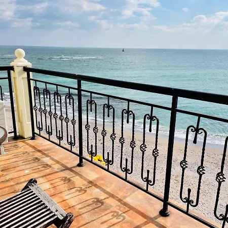 فندق At The American's