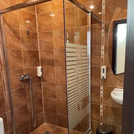 At The American's فندق 3*