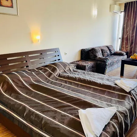 At The American's فندق