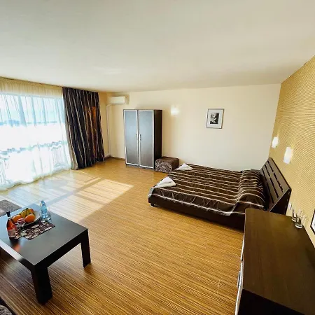 At The American's فندق