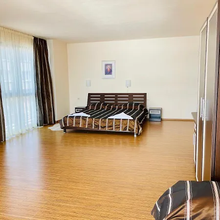 At The American's بوموري