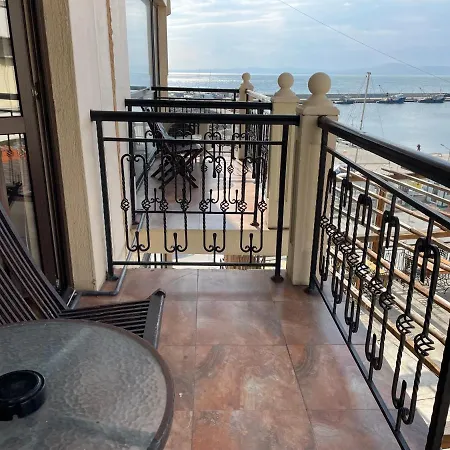 At The American's فندق 3*