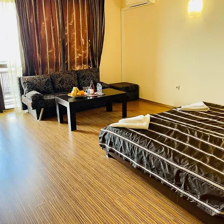 At The American's فندق