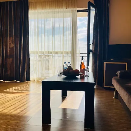 فندق At The American's