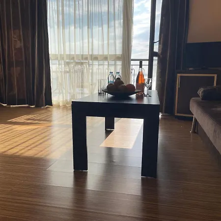 At The American's فندق