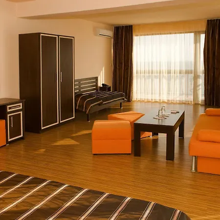 At The American's بوموري