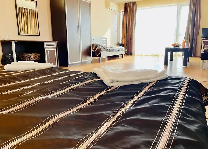 Hotel At The American's 3*