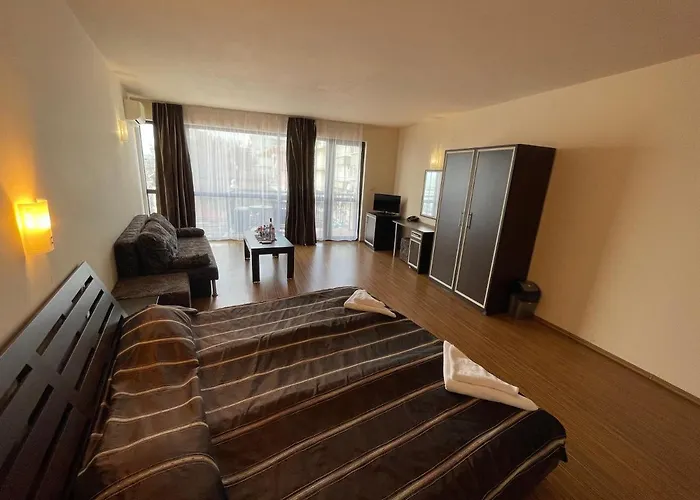 Hotel At The American's 3*