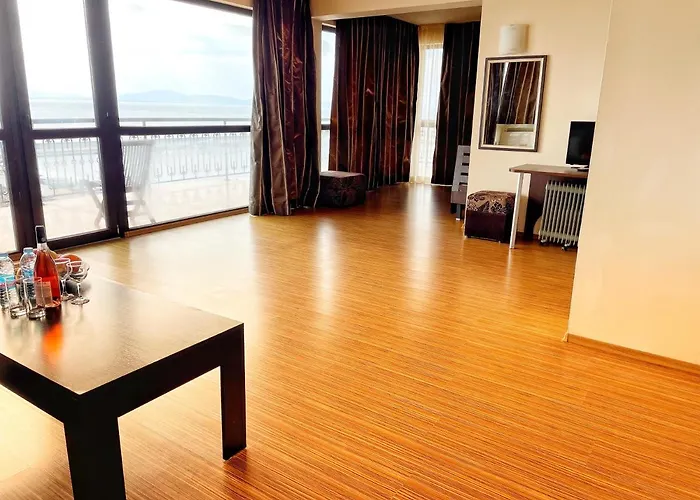 Hotel At The American's Gmina Pomorie