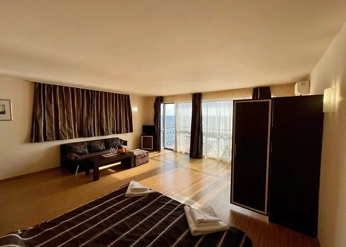 At The American's Gmina Pomorie