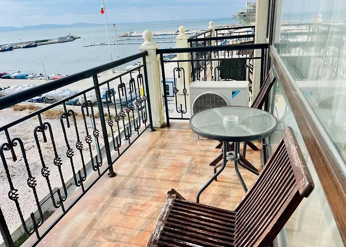 Hotel At The American's Gmina Pomorie