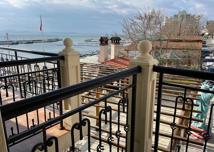 Hotel At The American's Gmina Pomorie