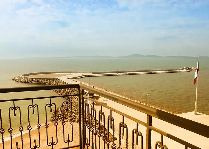 Hotel At The American's 3*