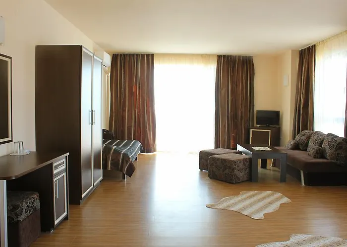 Hotel At The American's 3*