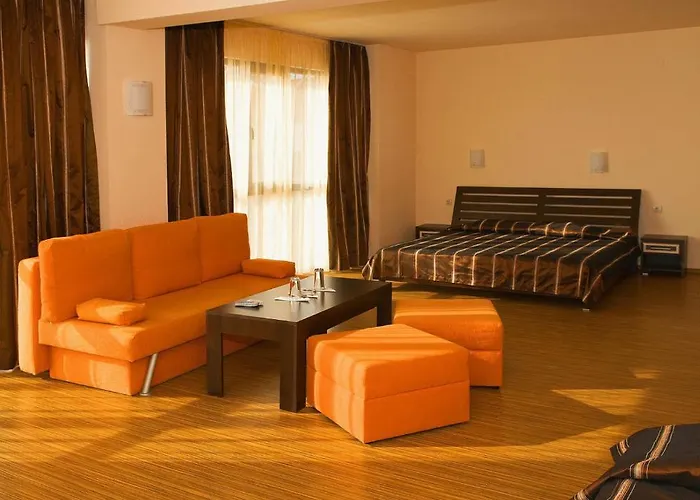 Hotel At The American's 3*