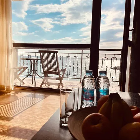 At The American's ホテル ポモリエ