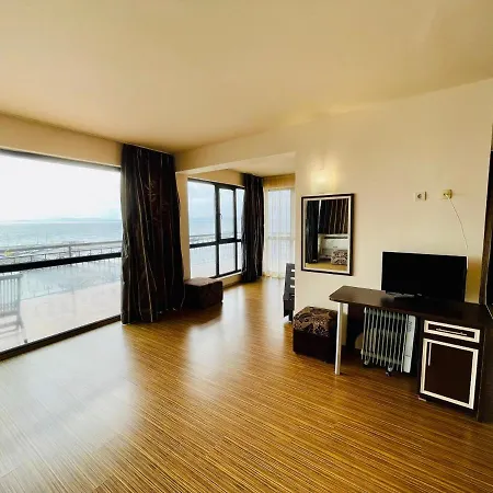 The American 3* Pomorie