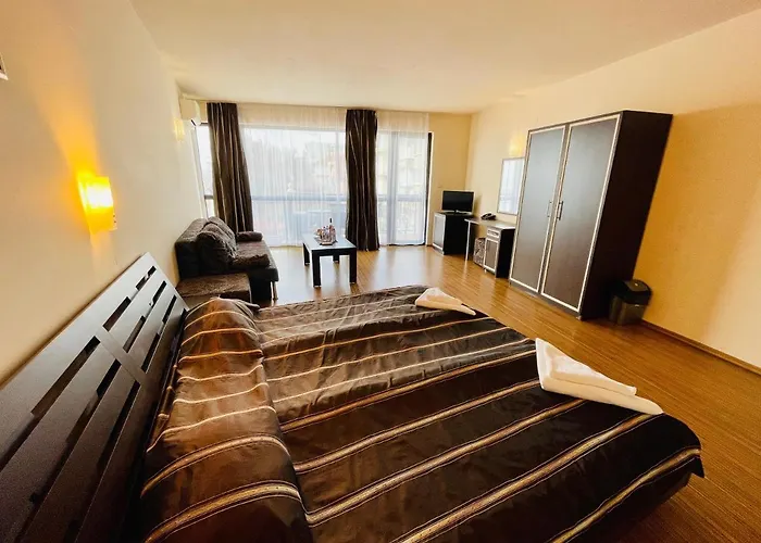 At The American's ホテル ポモリエ