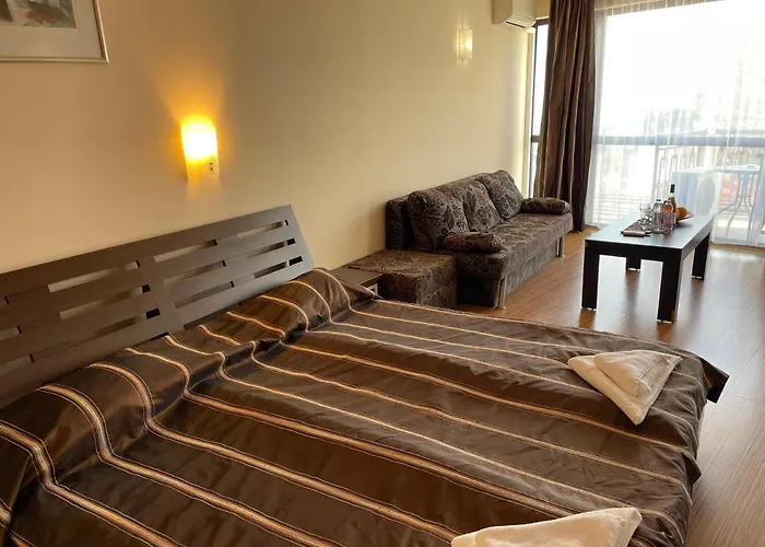 Hotel At The American's 3*