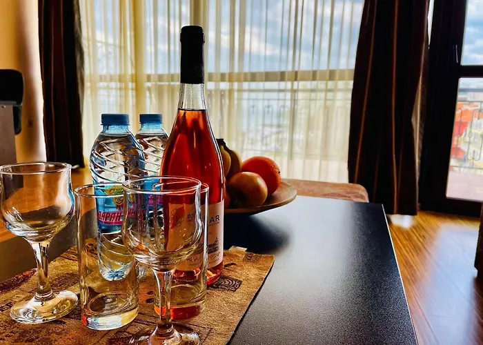 Hotel At The American's 3*