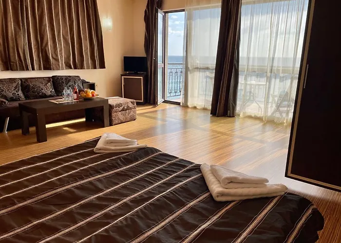 At The American's 3* ポモリエ