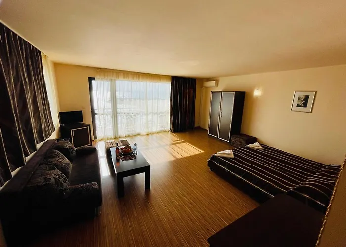 At The American's 3* ポモリエ