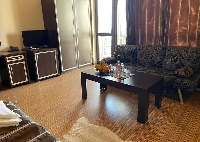 At The American's ホテル ポモリエ