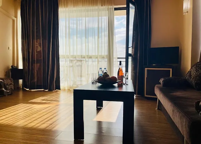 ホテル At The American's